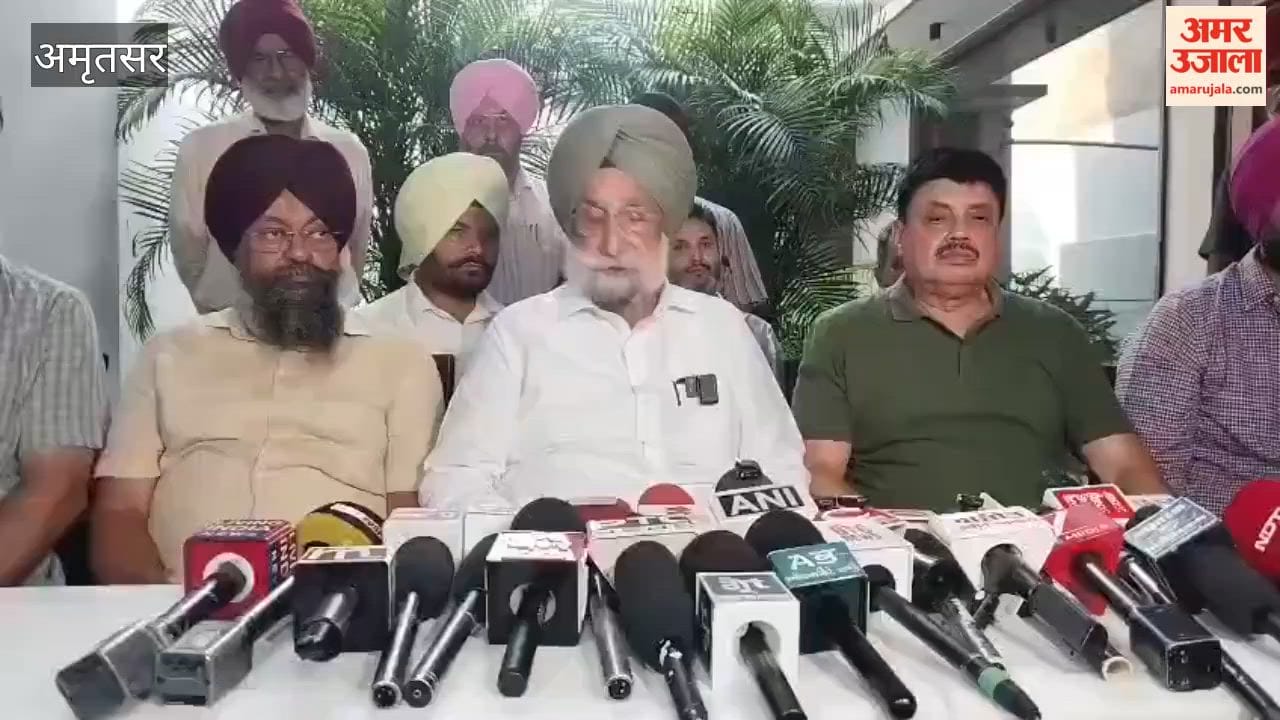 MP Sukhjinder Randhawa alleges links between some Punjab police officers and drug smugglers; demands an inquiry.