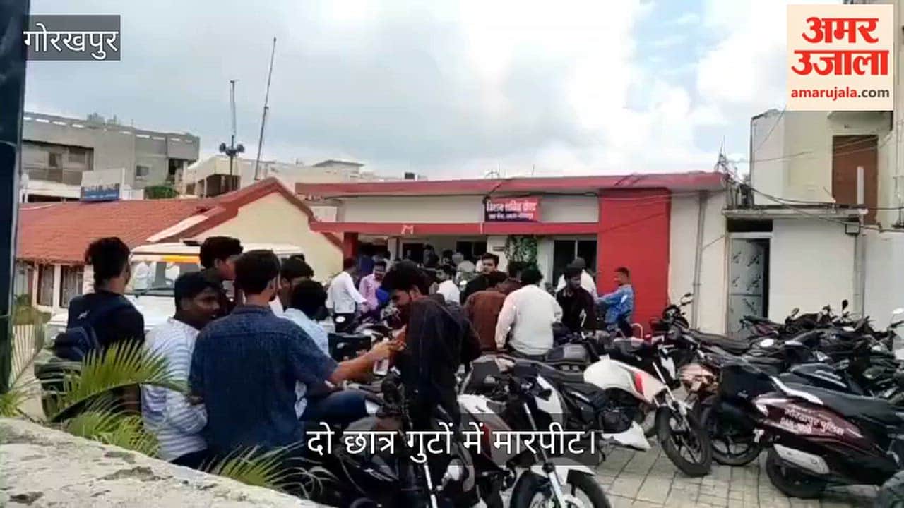 Students reached the Cantt police station following the uproar at Gorakhpur University.