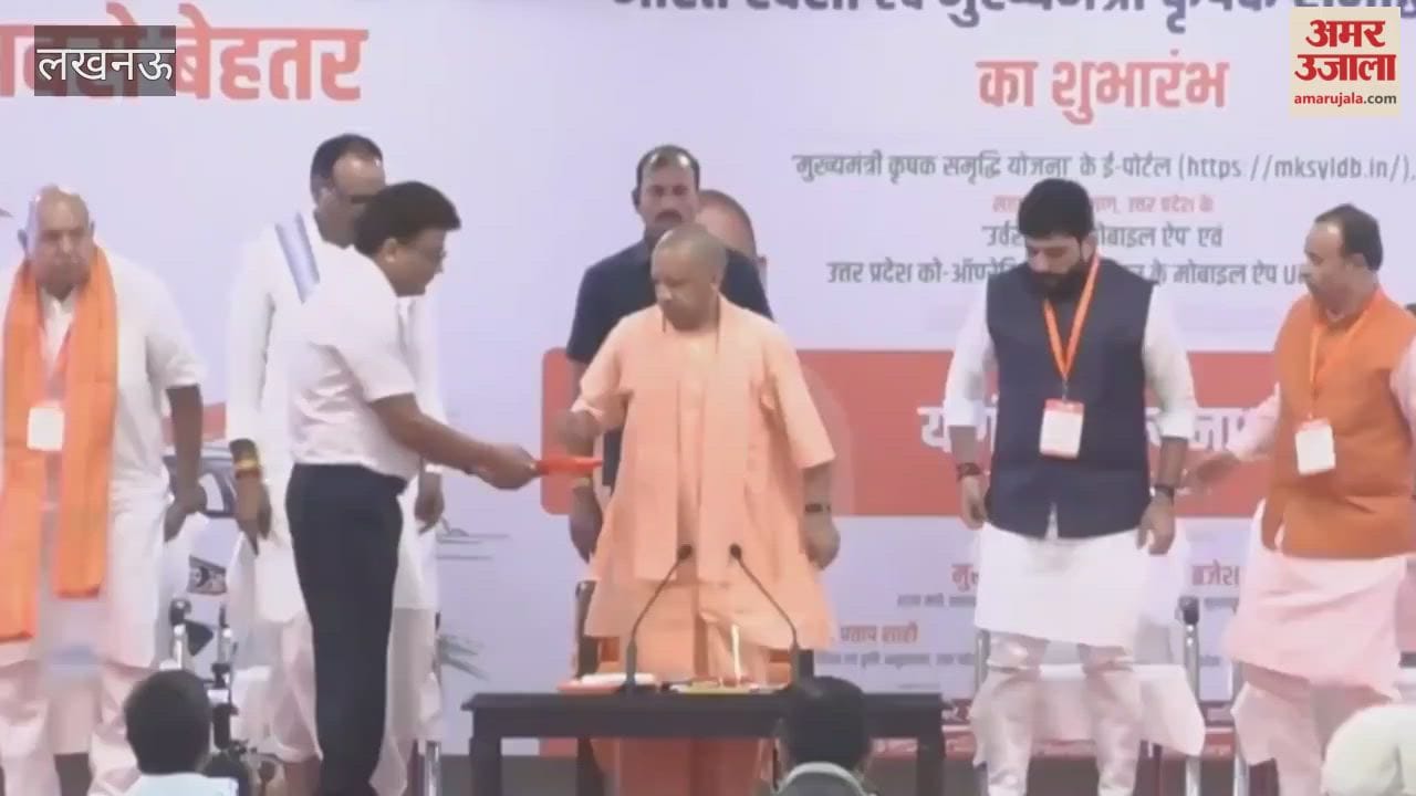 सीएम योगी ने लखनऊ में भारत टैक्सी को दिखाई हरी झंडी