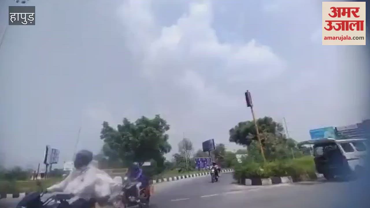 Video of traffic constable accepting bribe in Hapur goes viral