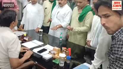 Uproar at Baghpat ARTO Office Over Seizure of 15-Year-Old Vehicles, Protesters Demand Action Against Officials' Vehicles First