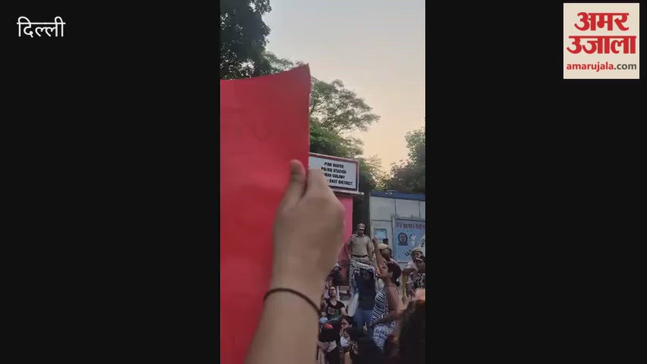 AISA female students protest outside LSR College.