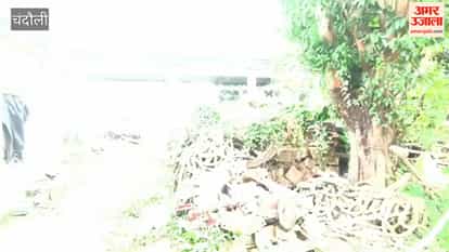Government buildings crumbling due to lack of maintenance in chandauli