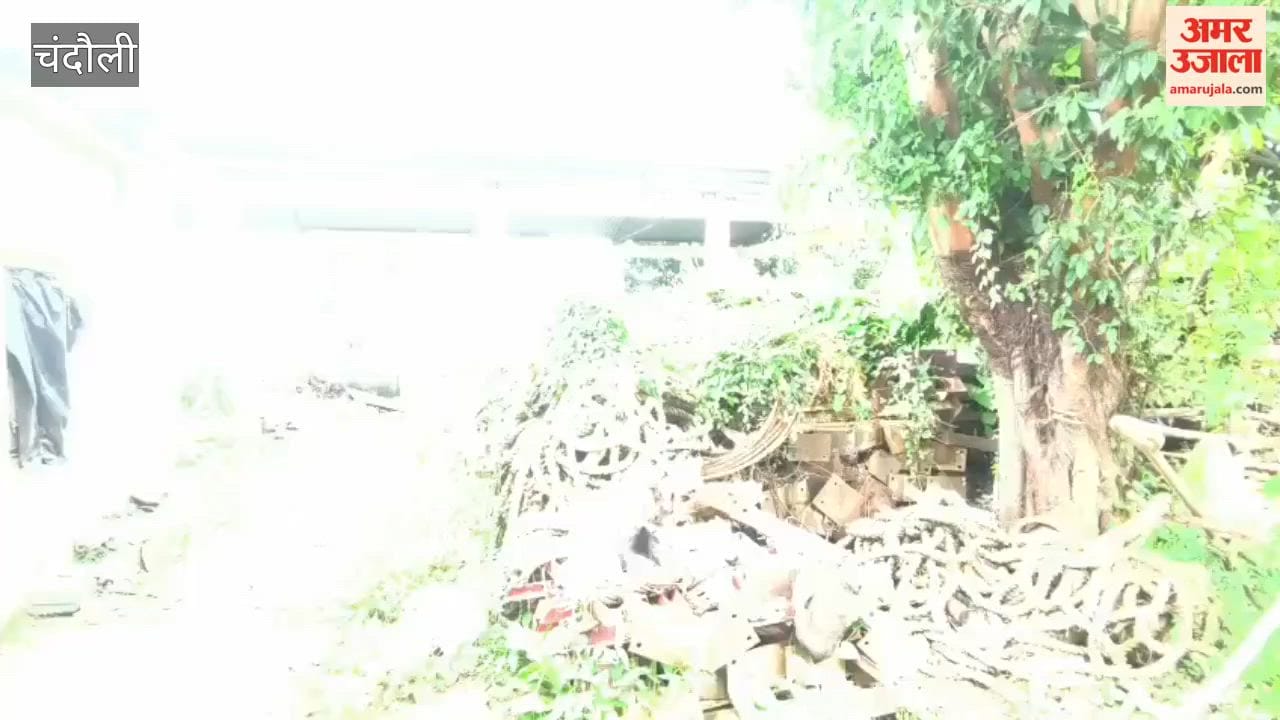 Government buildings crumbling due to lack of maintenance in chandauli