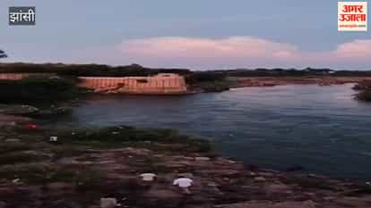 Youth swept away by strong currents of Betwa River during Ganesh Visarjan; police and divers save his life.
