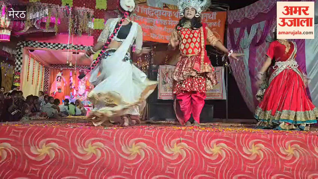 A wave of devotion swept through the Ganesh Mahotsav; devotees swayed to the bhajans.