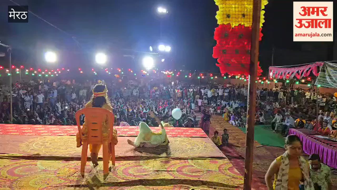 Devotees were deeply moved while watching the enactment of the friendship between Krishna and Sudama.