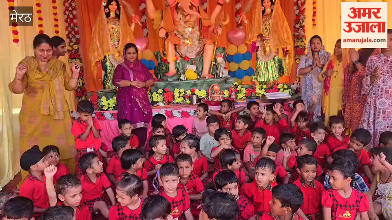 The little ones sought blessings after paying obeisance to Ganpati Bappa.
