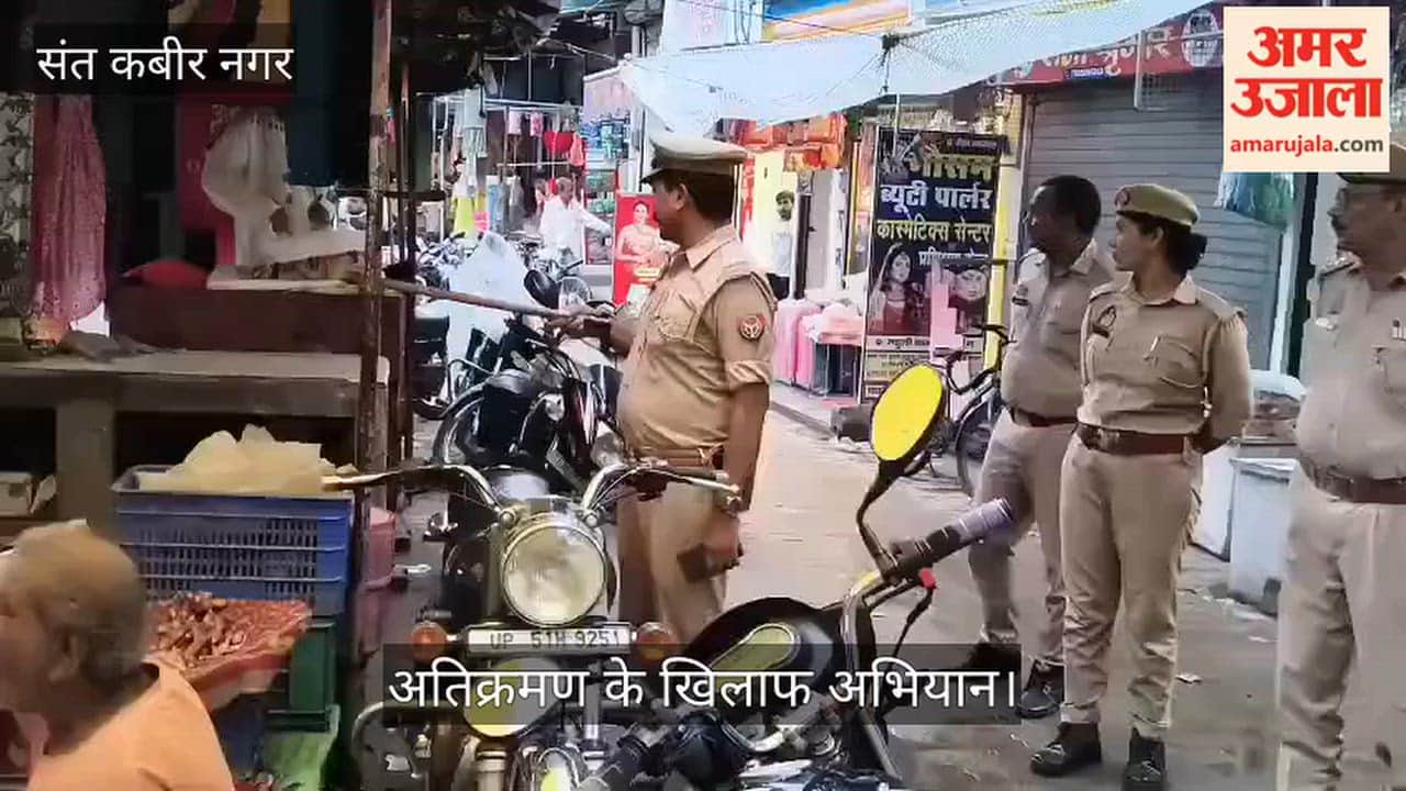 Mahuli police conducted an anti-encroachment drive and issued a warning to shopkeepers.