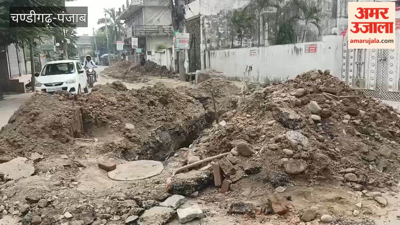 Sewerage in Pathankot, repaired just 17 days ago, has caved in again; excavation work has caused a massive traffic jam on Indira Colony Road.