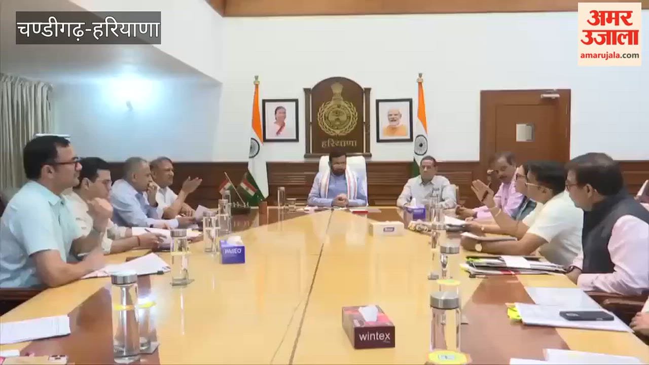 Chief Minister Nayab Saini reviewed the procurement of pearl millet and paddy during the meeting.