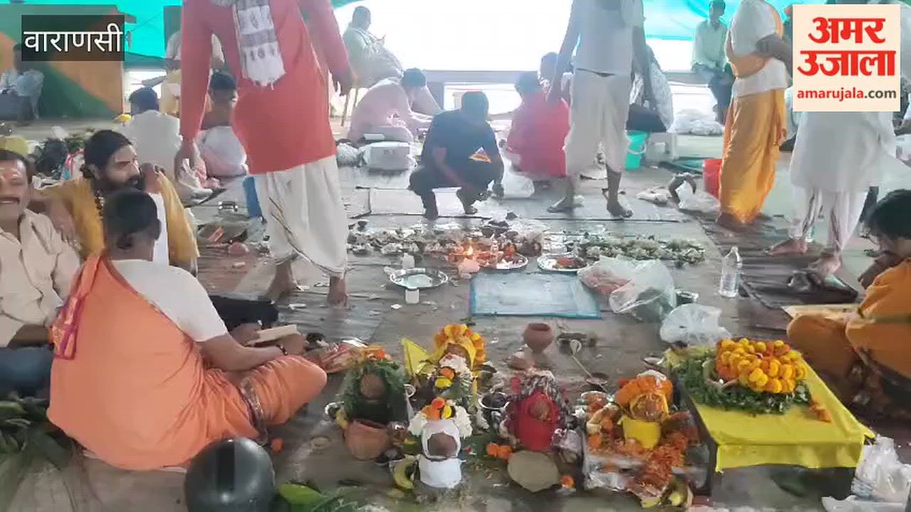 People arrived at Pishachmochan in Kashi to perform Tarpan for their ancestors in varanasi