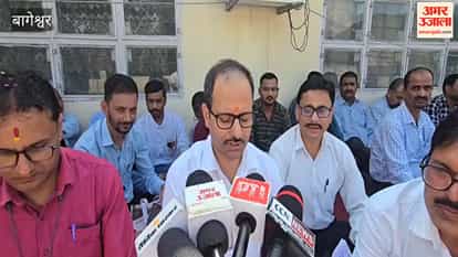 Ministerial staff staged a sit-in protest over 12-point demands.