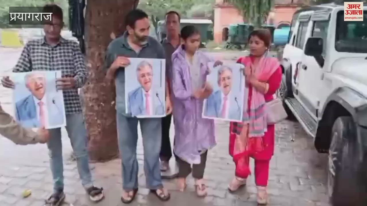 Congress burns posters and demands resignation of Chief Election Commissioner in Prayagraj.