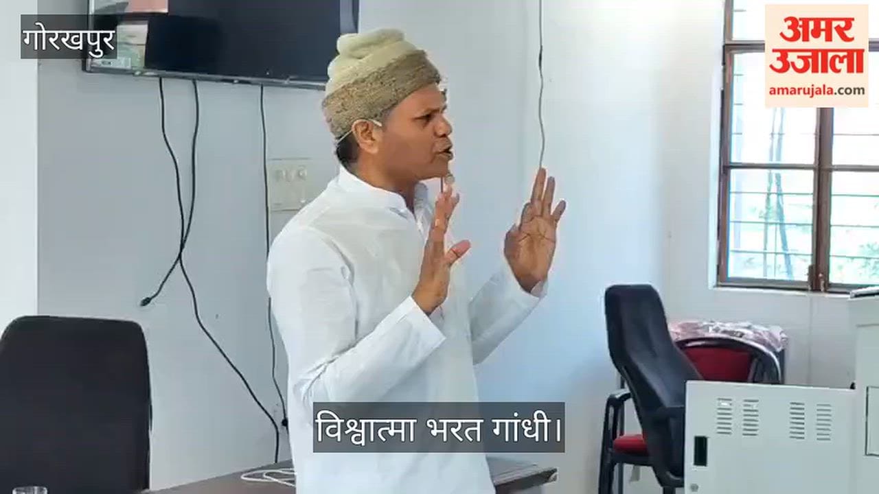 Vishwatma Bharat Gandhi speaking at a leadership training session at the club.