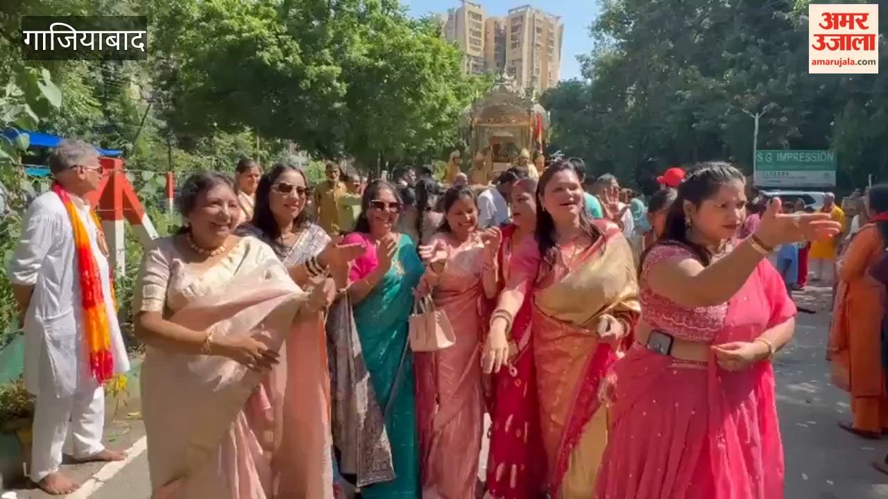 Shriji s grand chariot procession was taken out in Ghaziabad