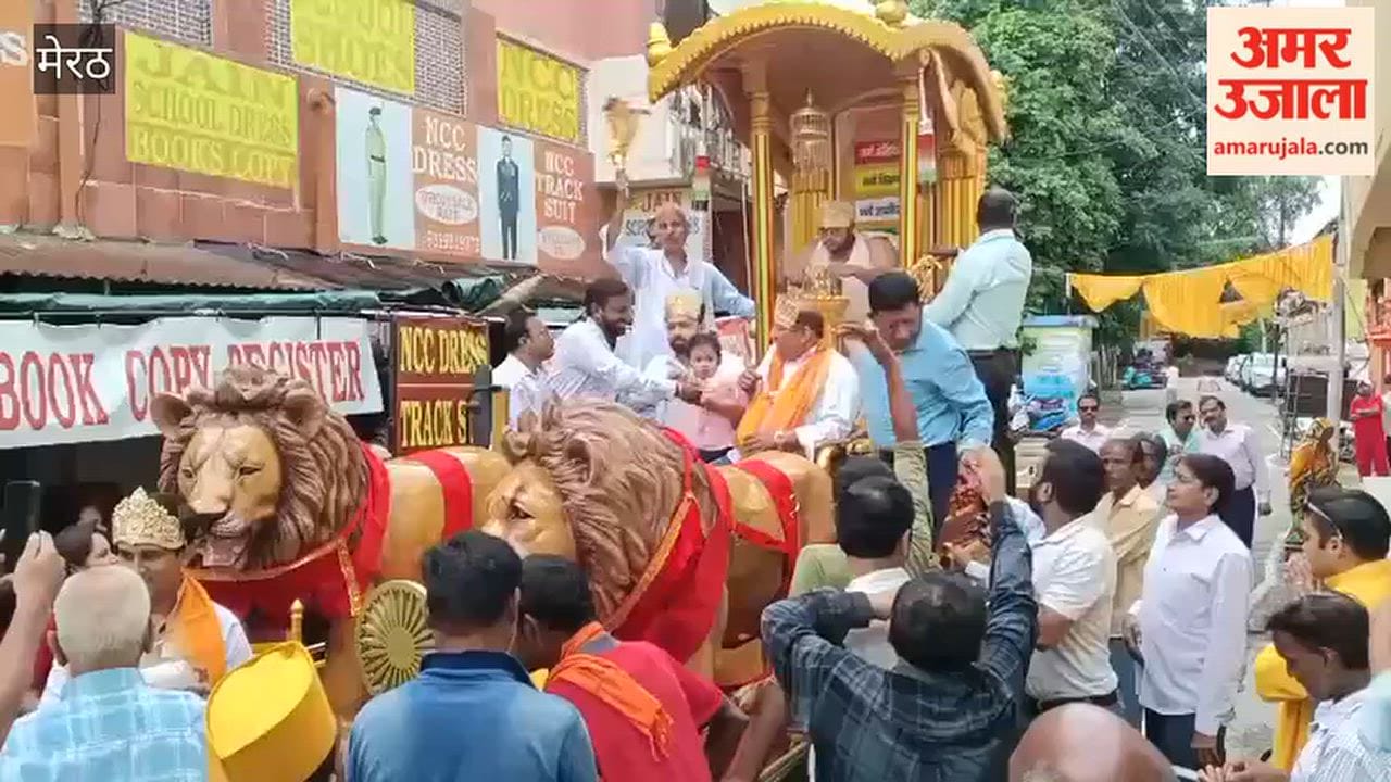 Meerut: Annual chariot procession taken out with great fanfare from Shantinath Digambar Jain Temple.