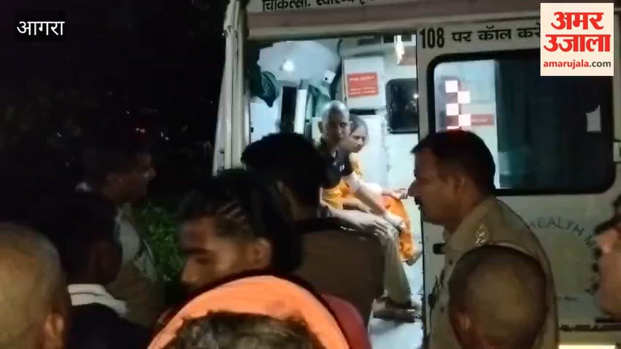 Roof collapses in Pinahat in agra 14 injured including three children