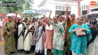 ASHA workers protest demanding an increase in honorarium