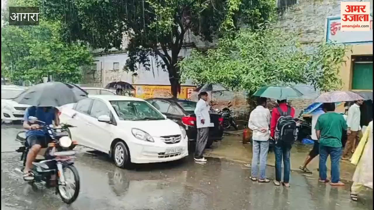 Normal life disrupted in Mainpuri due to continuous rain for 20 hours.