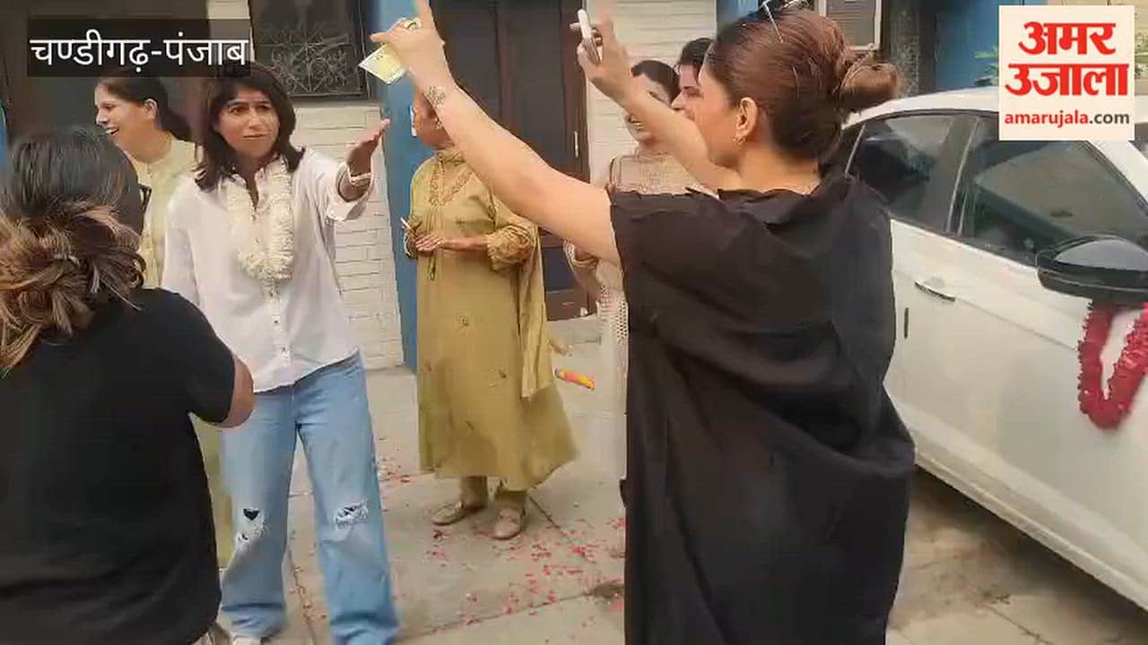 Asian Games gold-medal-winning cricketer Nandini Sharma felicitated in Chandigarh celebrated with family