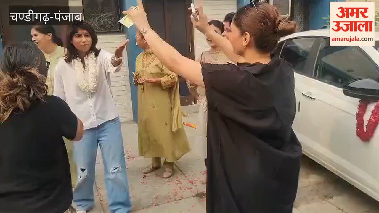 Asian Games gold-medal-winning cricketer Nandini Sharma felicitated in Chandigarh celebrated with family