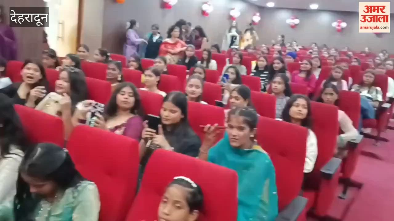 MKP PG College Freshers Party Female students gave dance performances Dehradun News