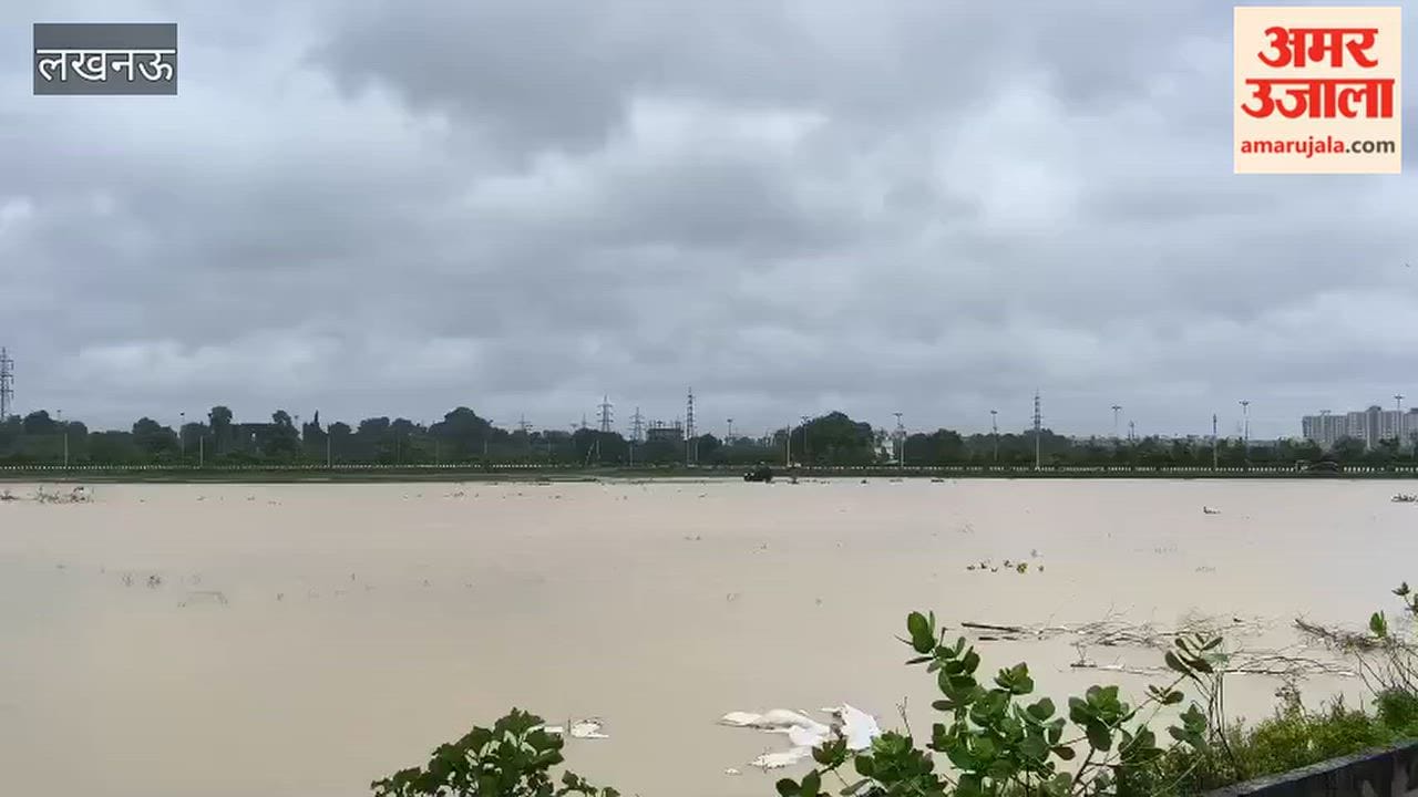 लखनऊ के प्रेरणा सदन के पास पार्क में बारिश से भरा पानी, थार गाड़ी से स्टंट का वीडियो