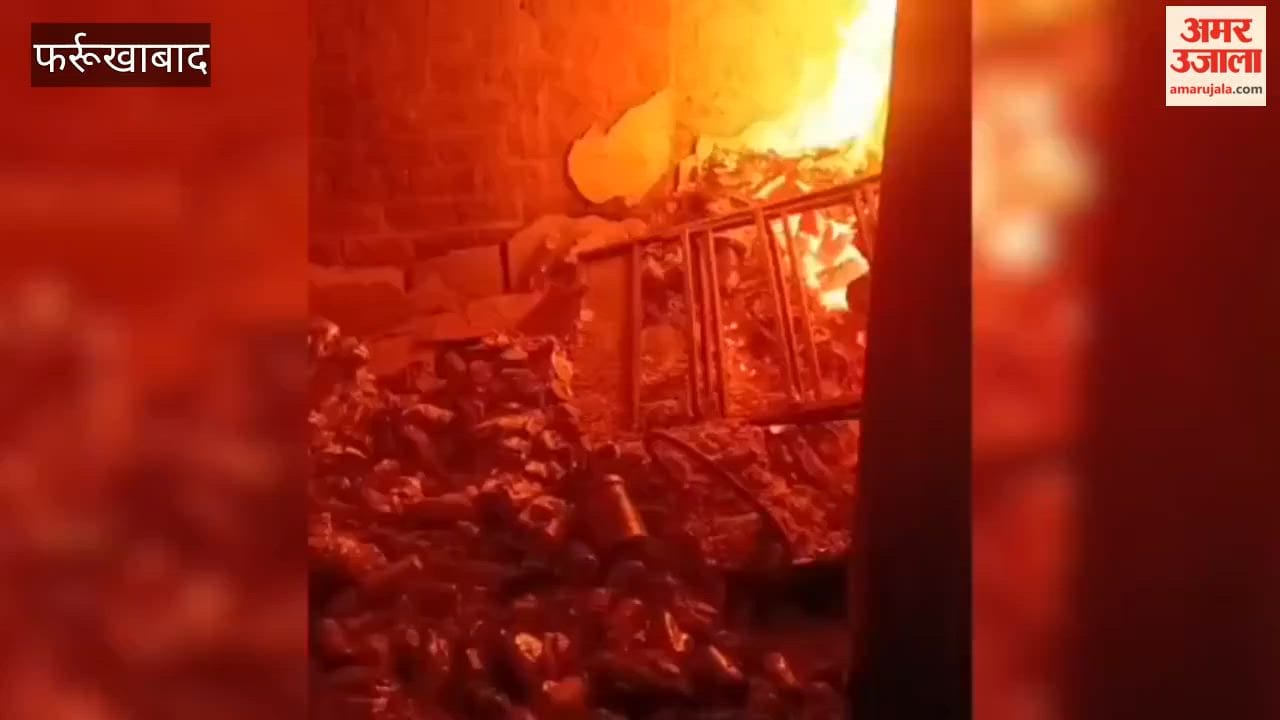 Farrukhabad: Fire breaks out at a *pan masala* shop; fire brigade brings it under control