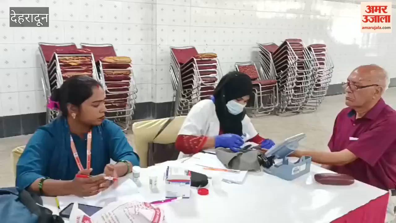Free eye care camp doctors examined patients eyes dehradun news