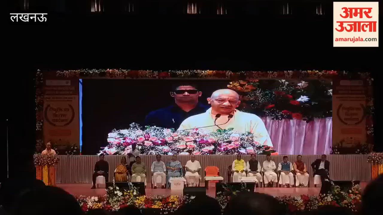 सीएम योगी ने 1375 वीडीओ को सौंपे नियुक्ति पत्र; बोले- 10 साल पहले बिना पैसे नौकरी पाना संभव नहीं था