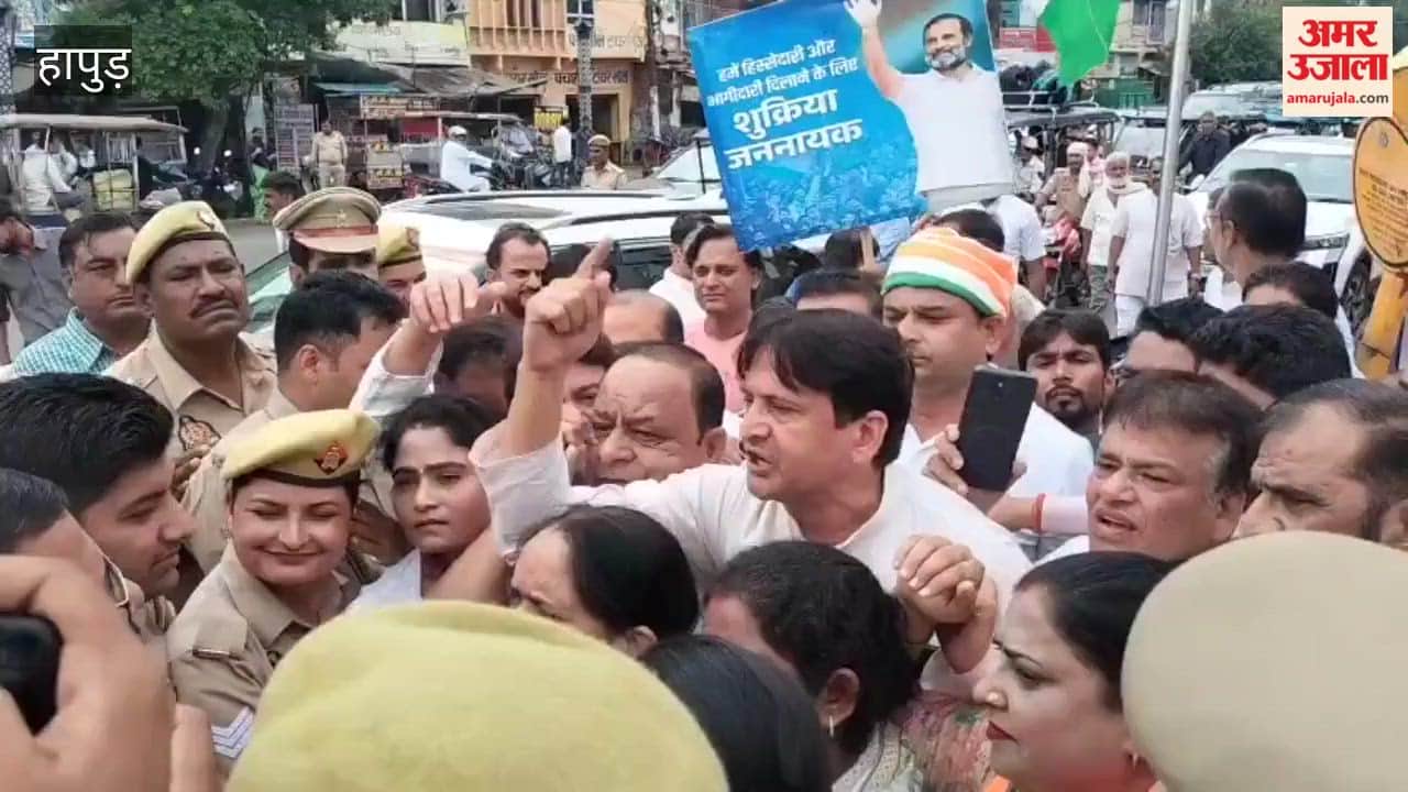 Congress protests against the Chief Election Commissioner in Hapur.