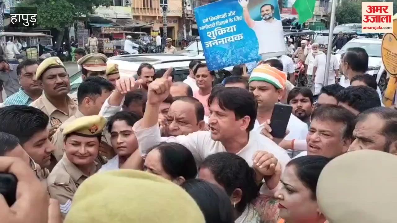 Congress protests against the Chief Election Commissioner in Hapur.