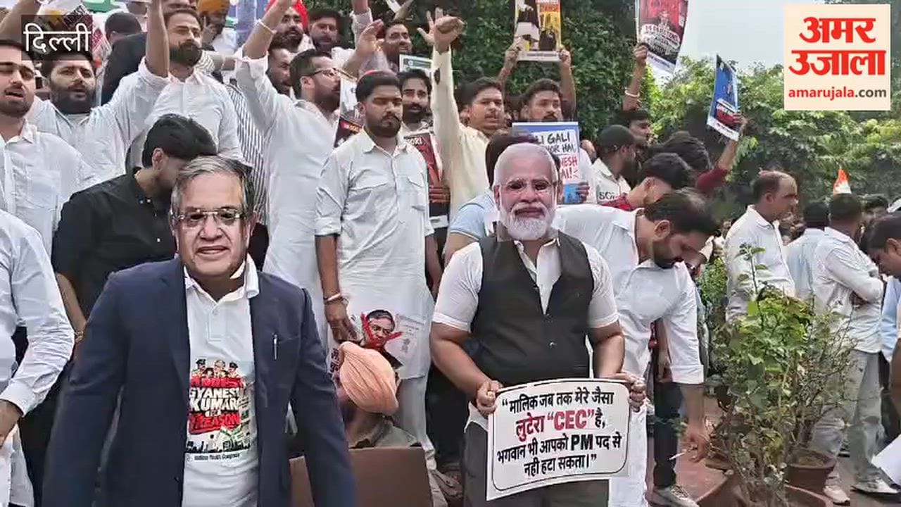 unique style of protest by Indian Youth Congress over resignation of Gyanesh Kumar in delhi