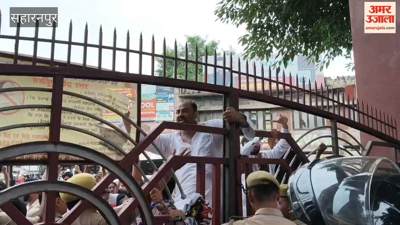 Congress Workers Protest Against Election Commission in Saharanpur, Raise ‘Vote Chor, Gaddi Chhod’ Slogans