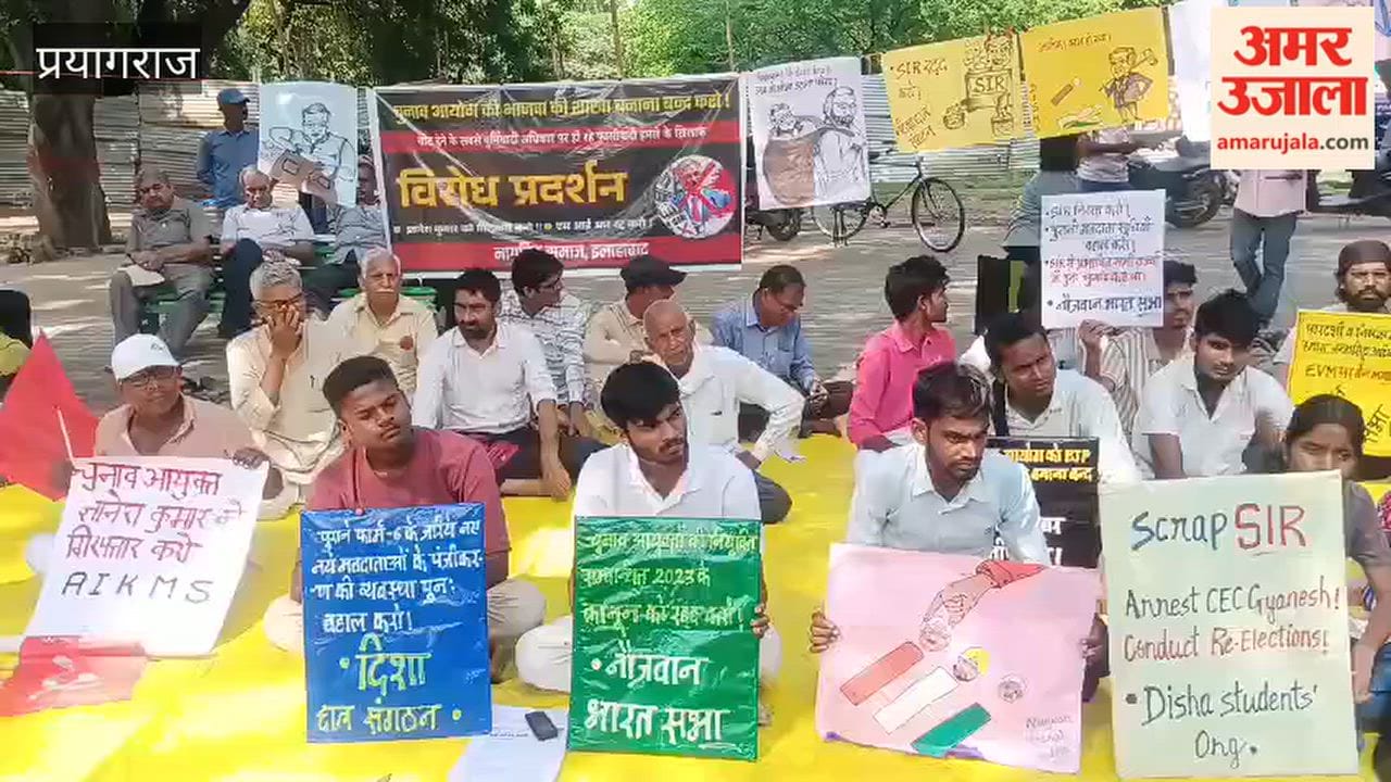 The Disha organization staged a protest demanding the arrest of Election Commissioner Gyanesh Kumar.