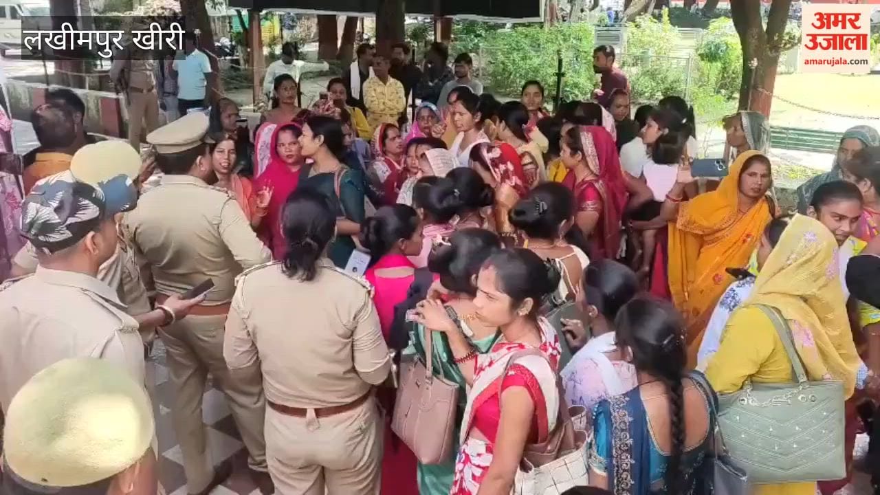 'Samuh Sakhis' staged a protest demanding an increase in honorarium