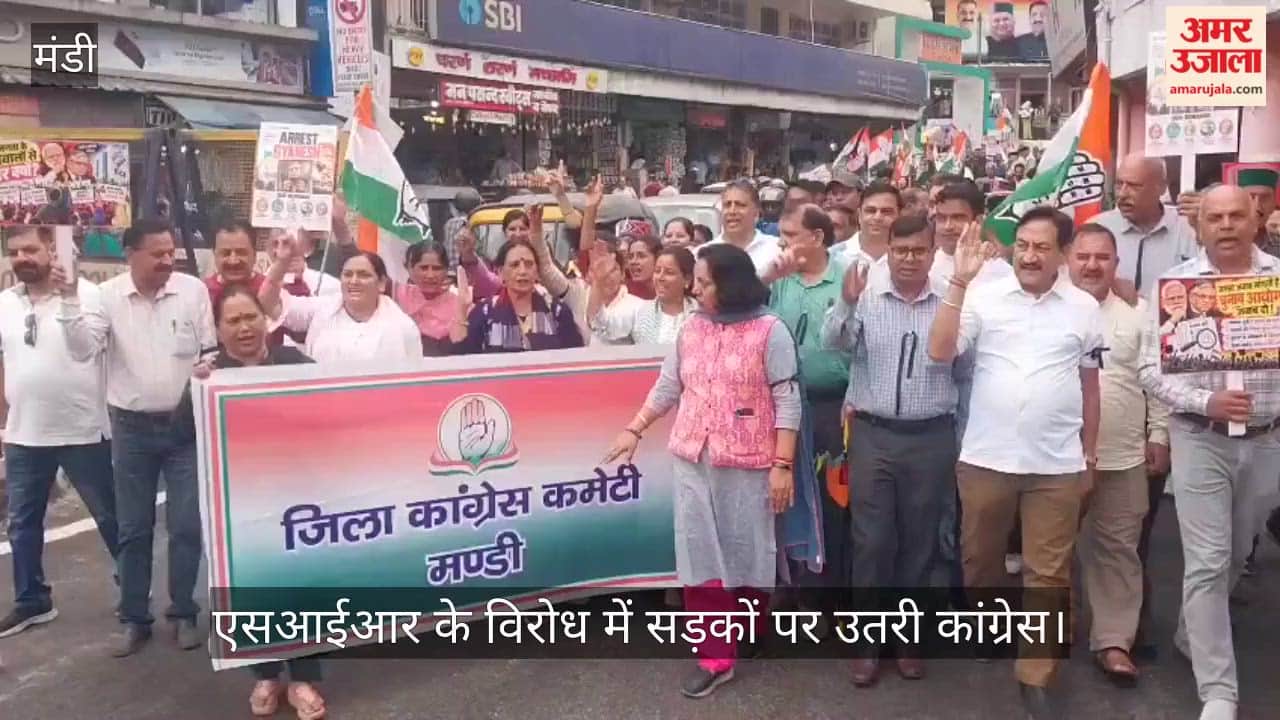Video: Congress takes to the streets to protest against SIR; holds demonstration in Mandi.