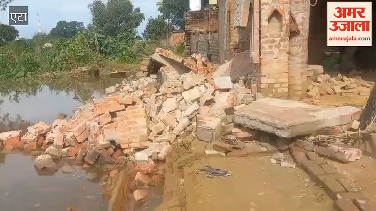 House collapses in Sakit in Etah family has narrow escape