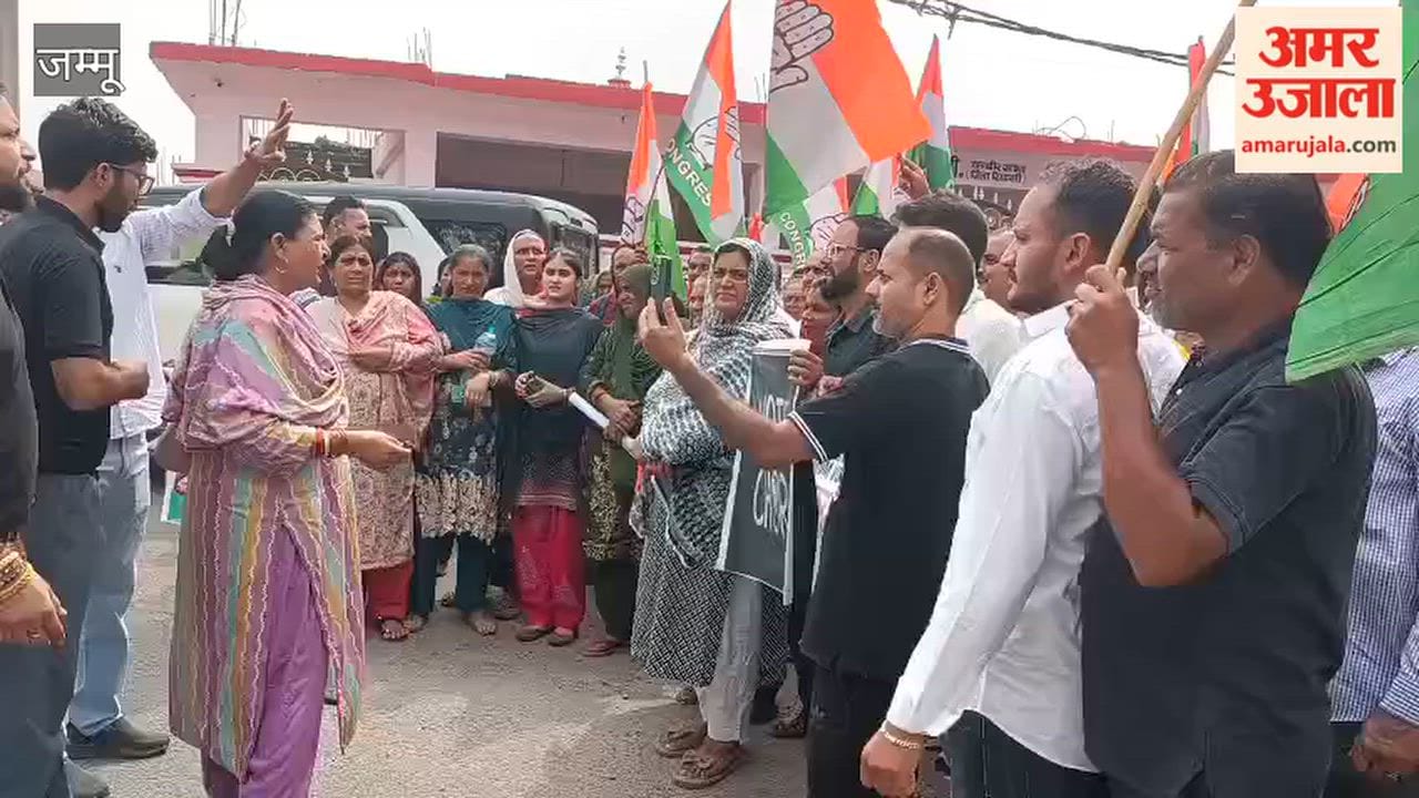 Congress holds protest in Reasi