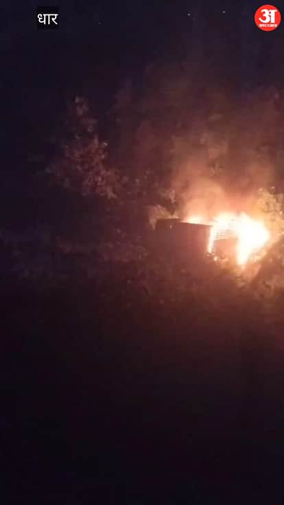 Dhar: Vehicle Breaks Railing and Plunges 50 Feet into Gorge, Cabin Catches Fire; Driver and Cleaner Escape
