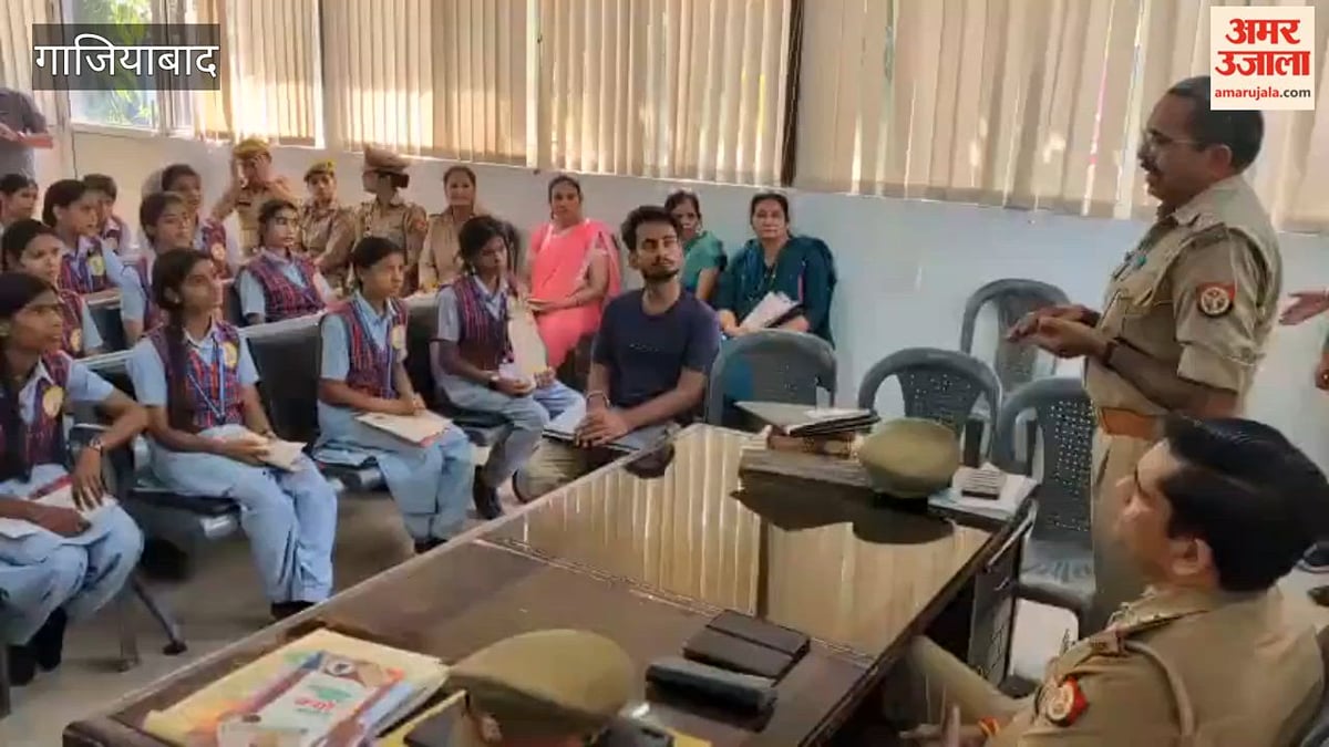 गाजियाबाद: कविनगर थाने में दोस्त पुलिस कार्यक्रम, छात्राओं ने ली जानकारी
