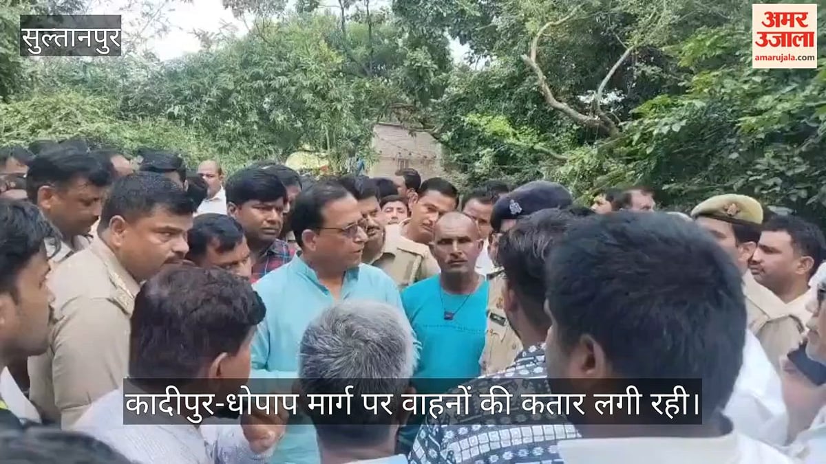 VIDEO: शिक्षक दंपती के शव रखकर प्रदर्शन, हत्यारोपियों की गिरफ्तारी की मांग, दो घंटे बाद माने परिजन