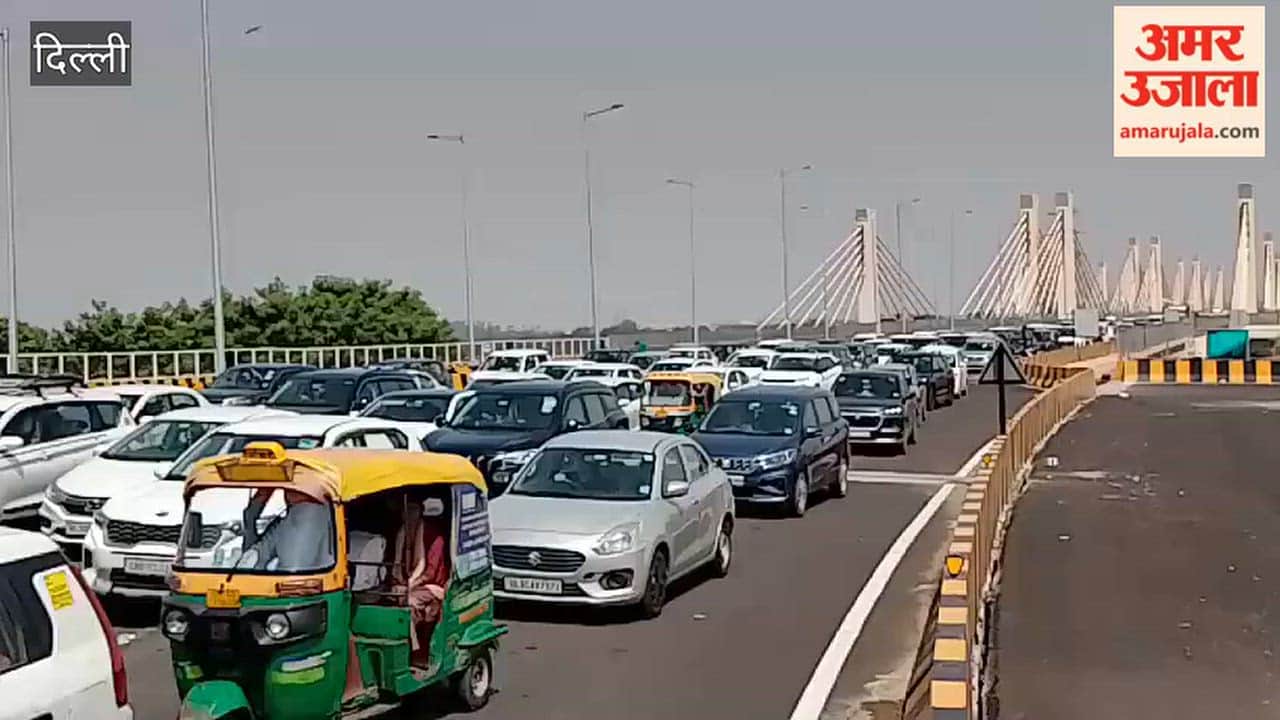 2-5-km-long traffic jam on Barapullah Phase-3 flyover video