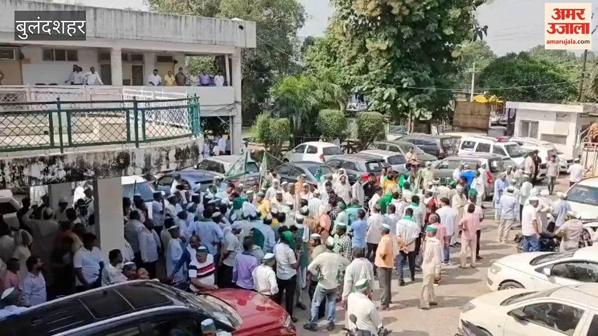 बुलंदशहर में एआरटीओ कार्यालय पहुंचे भाकियू टिकैत के कार्यकर्ता