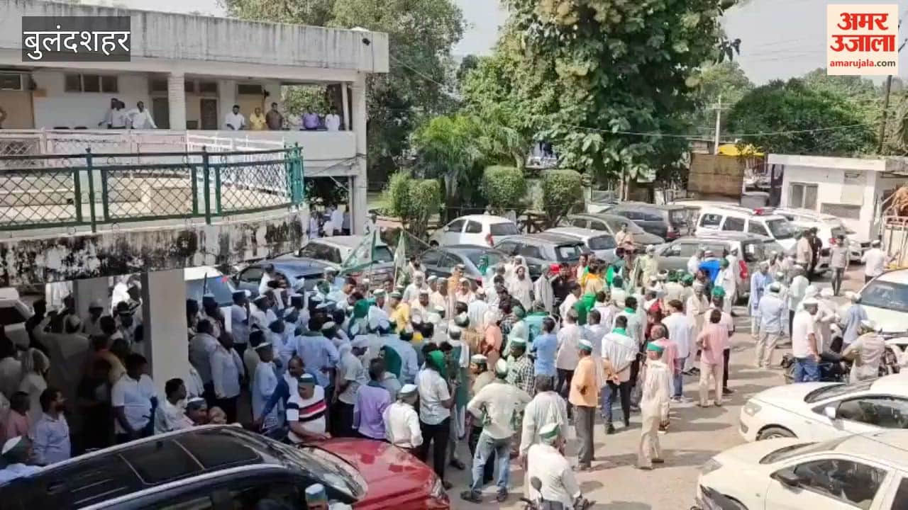 Bharatiya Kisan Union activists reached ARTO office in Bulandshahar