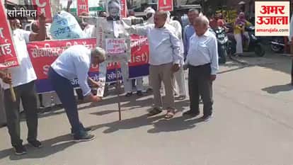 Demand in Sonipat to dismiss the Chief Election Commissioner; effigy burned after a procession.