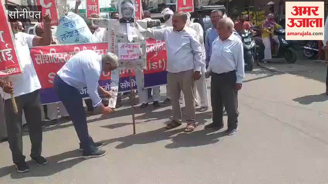 Demand in Sonipat to dismiss the Chief Election Commissioner; effigy burned after a procession.