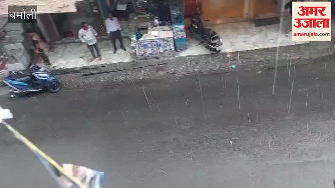 Karnaprayag: Weather changed late in the evening; the town witnessed heavy rainfall