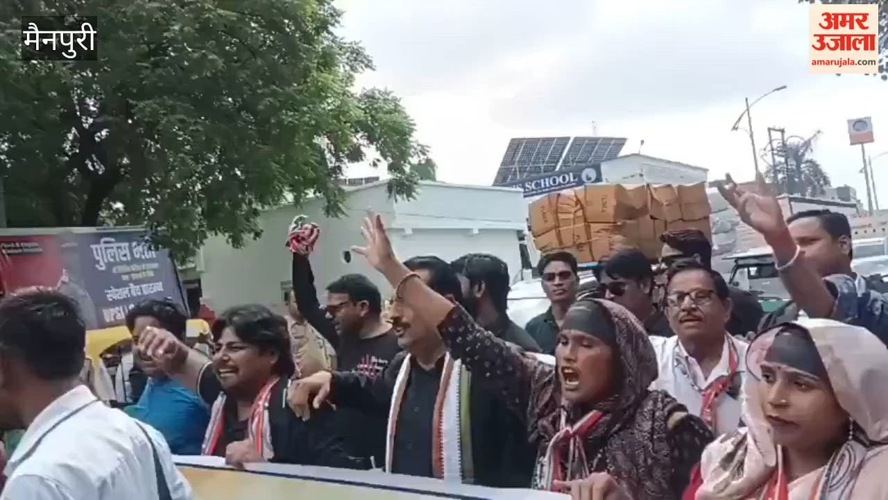 Congress protests against Chief Election Commissioner in Mainpuri
